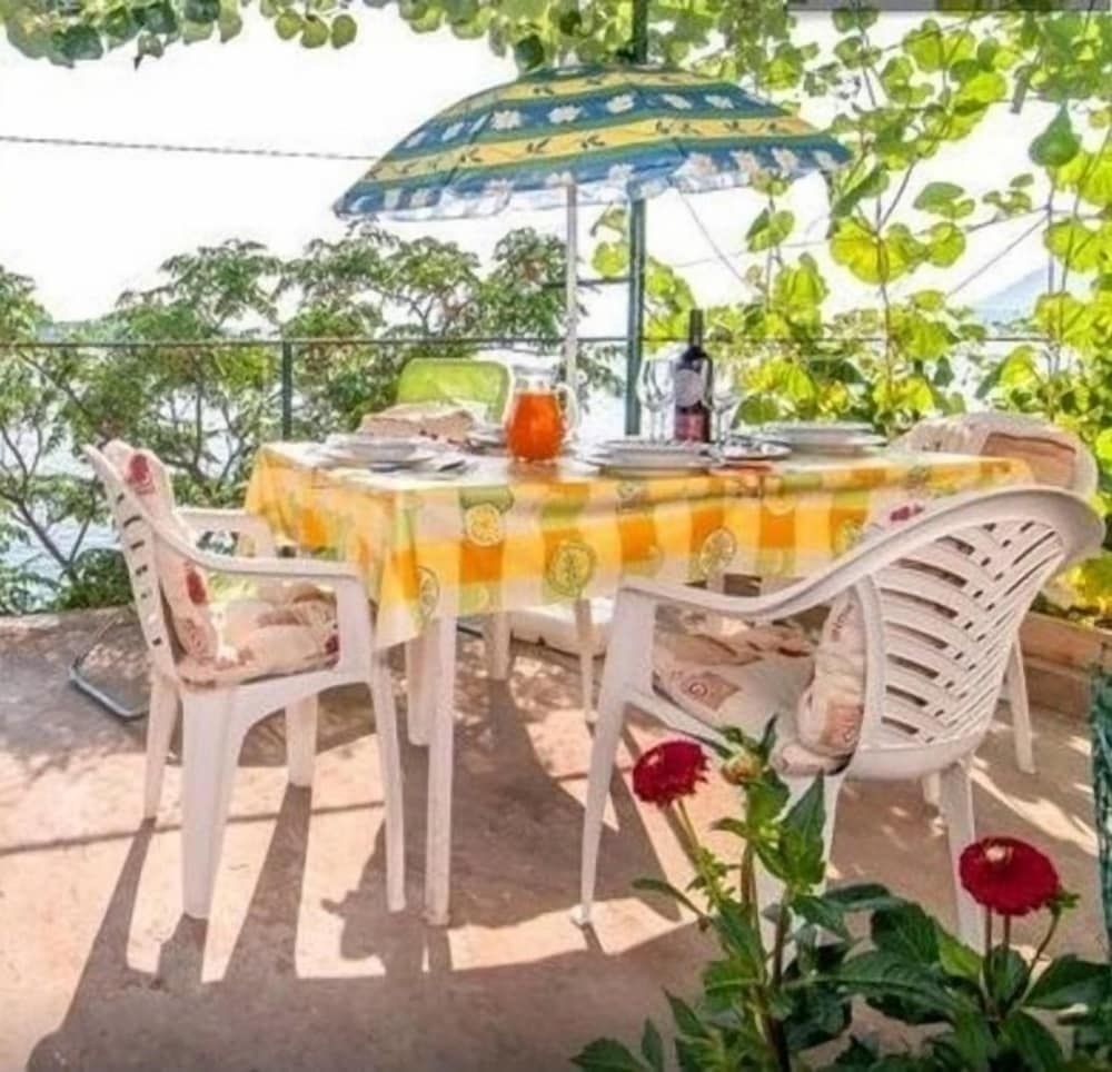 Sea of Eden Romantic Apartment, 1 King Bed, Terrace, Beachside 5