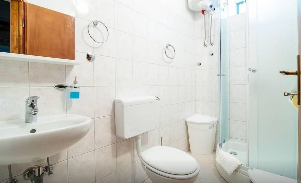 Sea of Eden Romantic Apartment, 1 King Bed, Terrace, Beachside 8