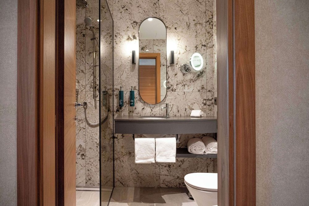 Hilton Milan Room (Twin Guest) 5