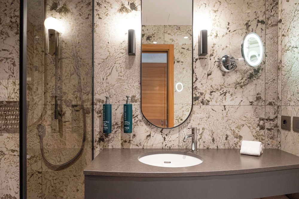 Hilton Milan Room (Twin Guest) 4