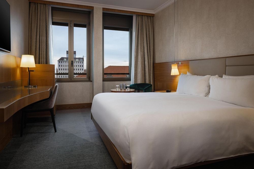 Hilton Milan Deluxe Room, 1 King Bed 2