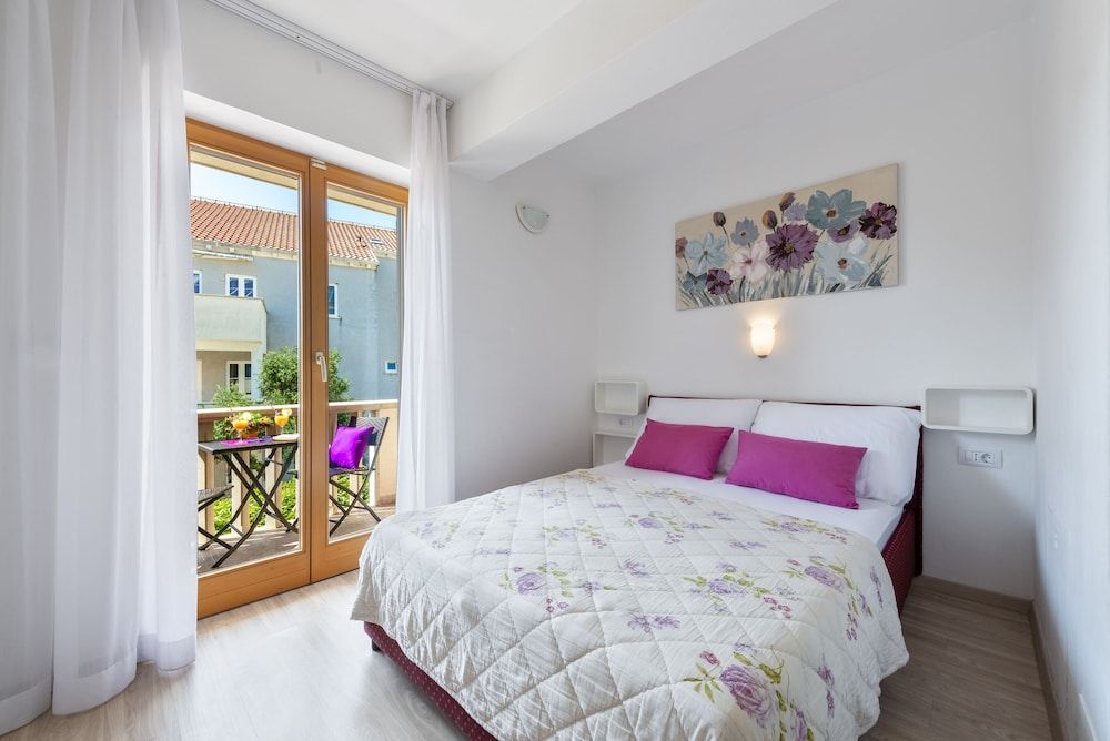 Cina Apartments Basic Studio, 1 Queen Bed, Balcony, Sea View 4