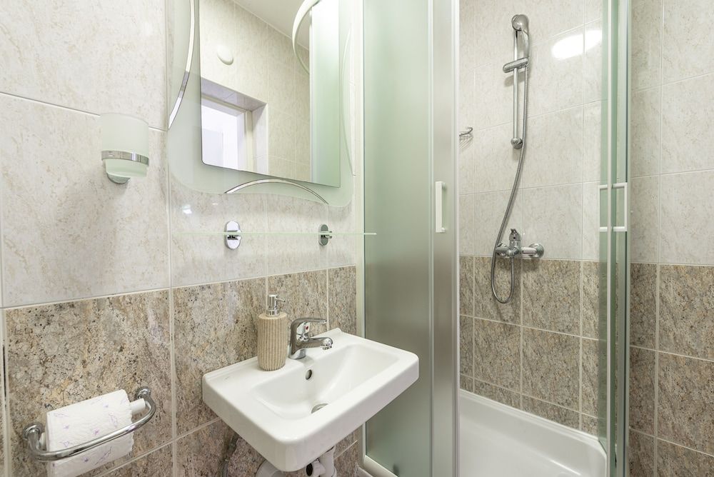 Cina Apartments Basic Studio, 1 Queen Bed, Balcony, Sea View 7