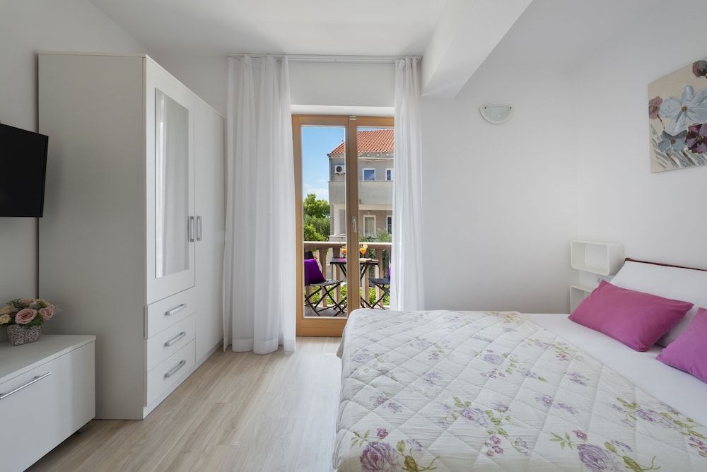 Cina Apartments Basic Studio, 1 Queen Bed, Balcony, Sea View