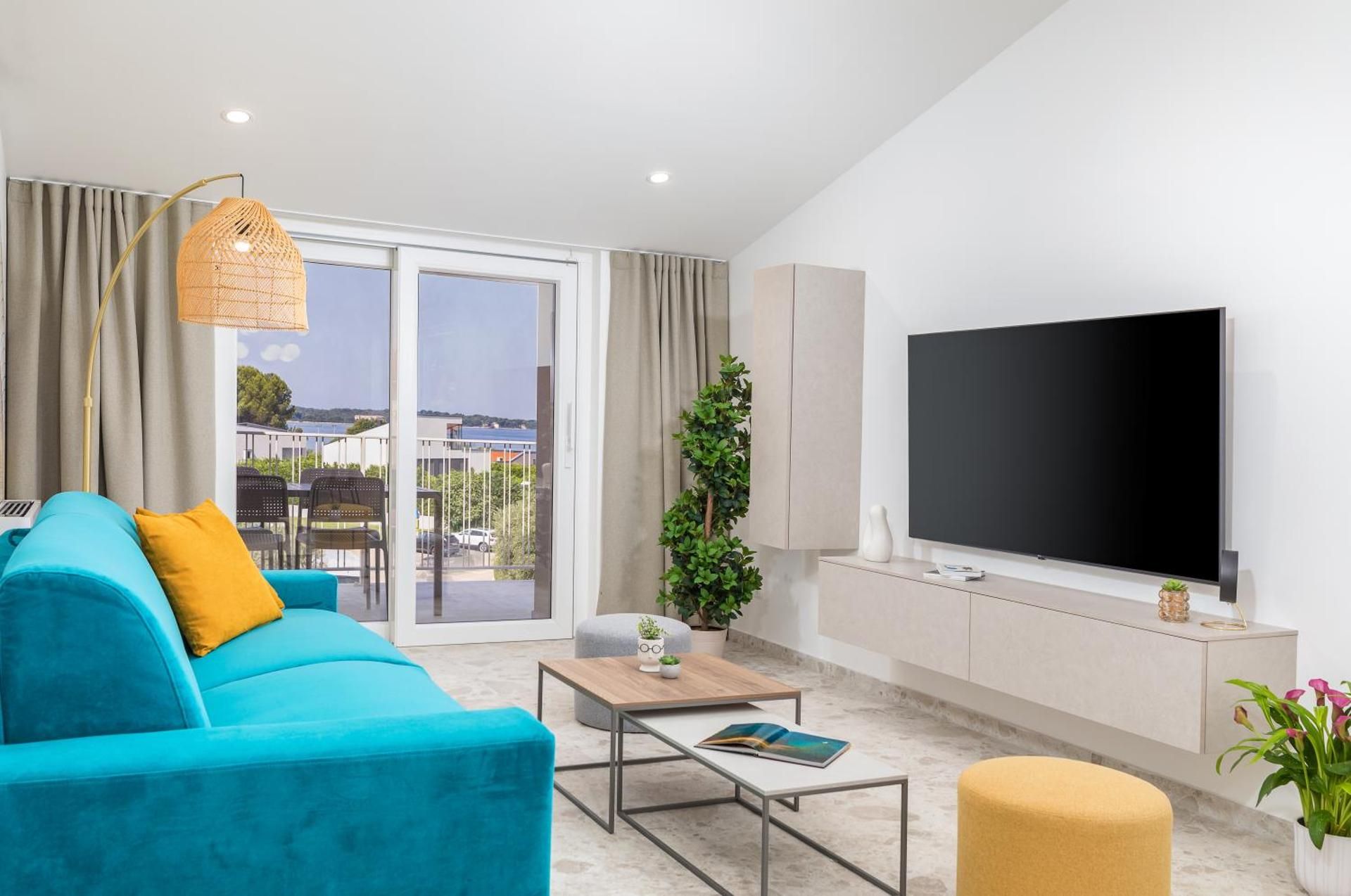 New Superior Two-Bedroom Apartment with Sea View 4