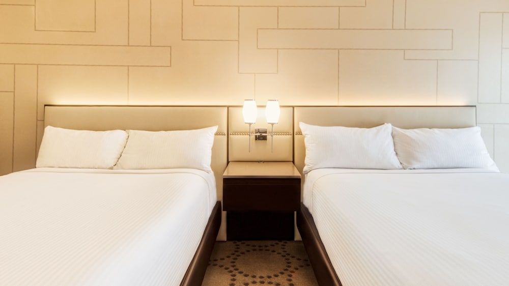 Harrah’s Las Vegas – A Caesars Rewards Destination Mountain Tower Deluxe Room, 2 Queen Beds, Non-Smoking 3