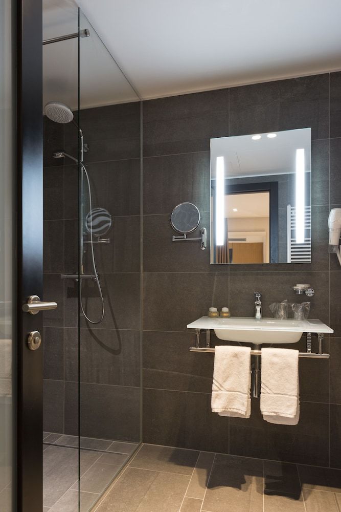 Livris Hotel Standard Double or Twin Room, City View 6