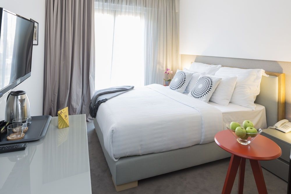 Livris Hotel Standard Double or Twin Room, City View 4