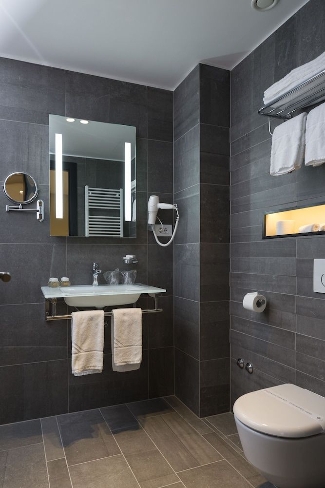 Livris Hotel Standard Double or Twin Room, City View 5