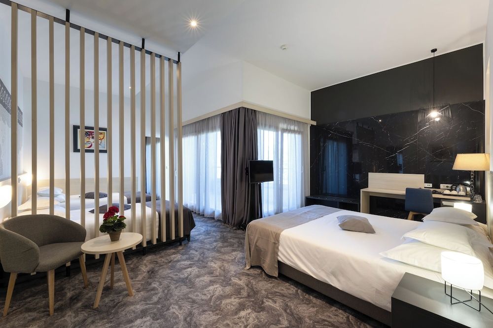 Hotel Salona Palace Junior Luxury Suite with Balcony 2