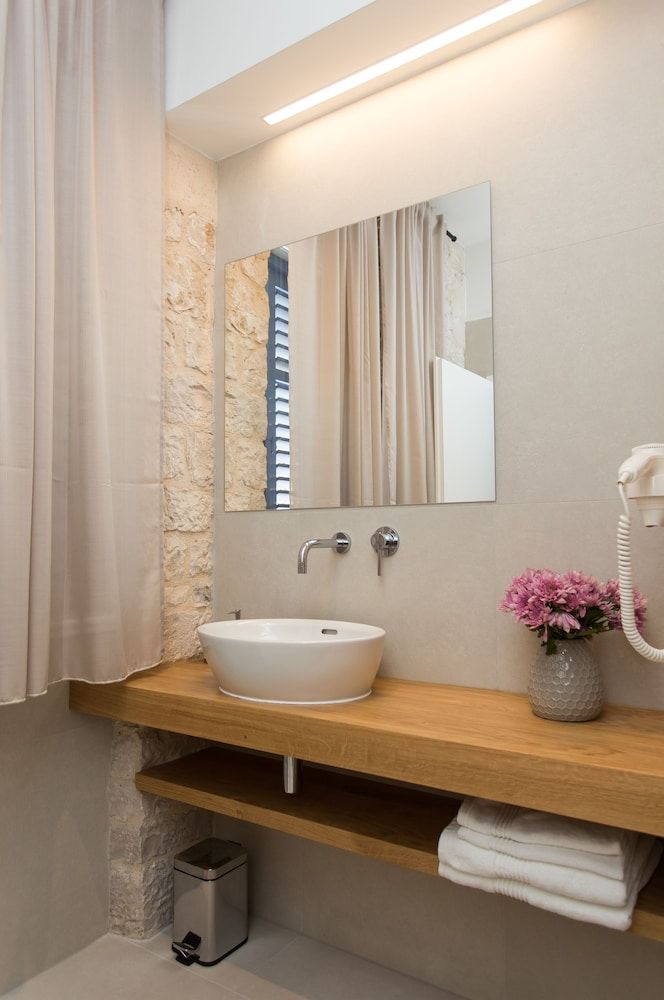 Bifora Heritage Hotel Deluxe Junior Suite 6