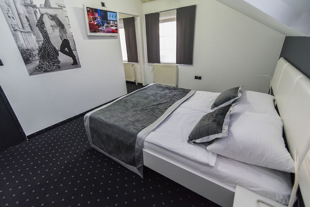 Hotel Cool Zagreb Airport Comfort Triple Room 3