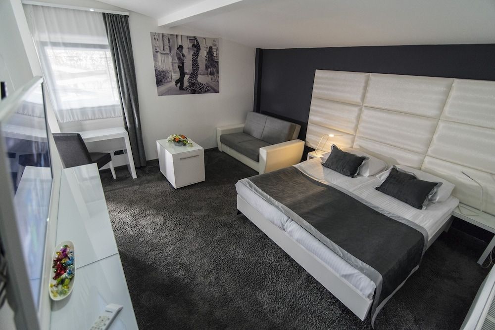 Hotel Cool Zagreb Airport Superior Double Room 4