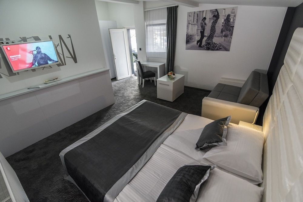 Hotel Cool Zagreb Airport Superior Double Room 5