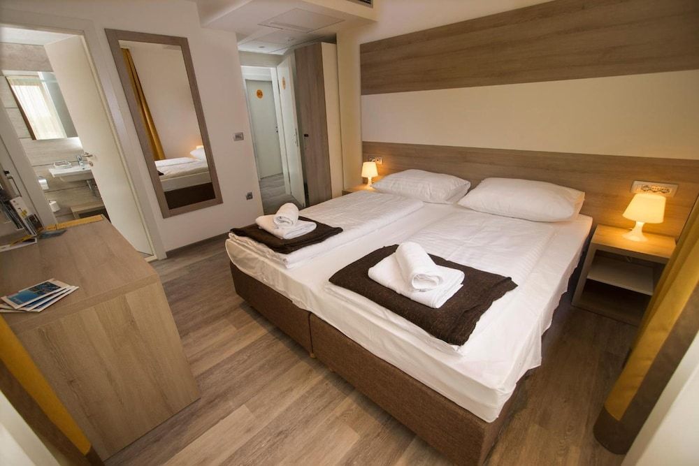 Hostel Sol Double or Twin Room 2