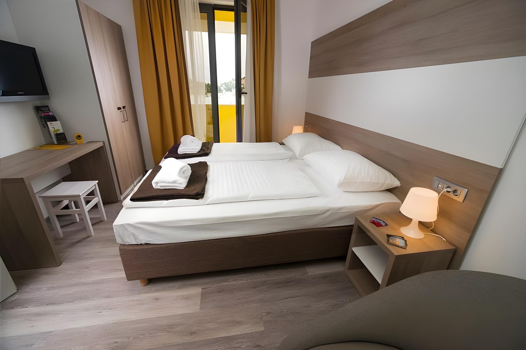 Hostel Sol Double or Twin Room 3