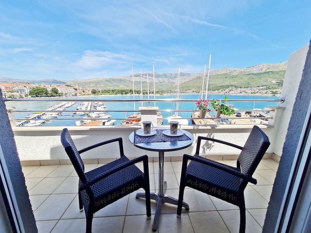 undefined Apartments Rooms PORAT 7