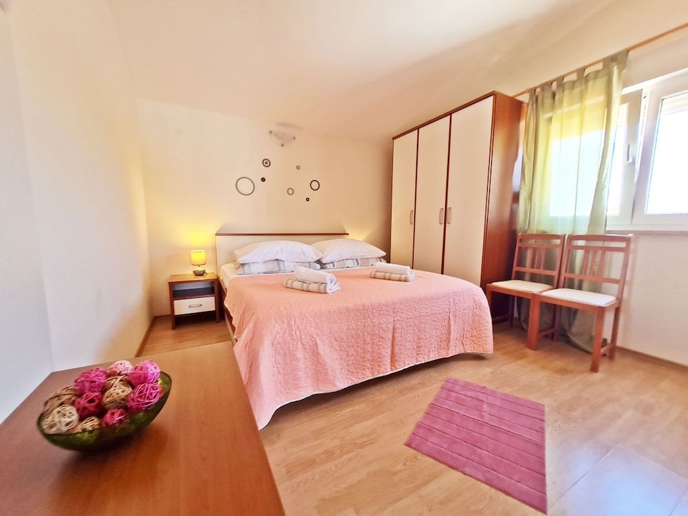 undefined Apartments Rooms PORAT
