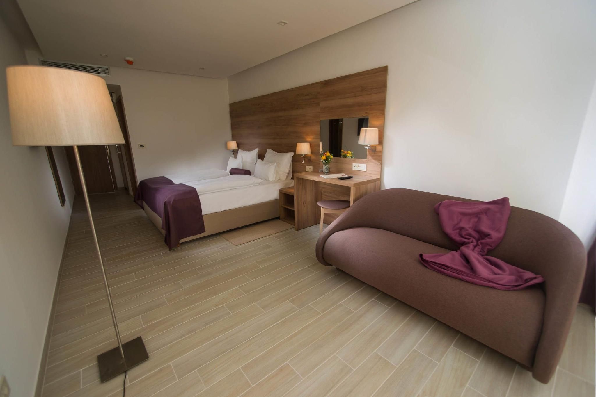 One-Bedroom Suite with Balcony