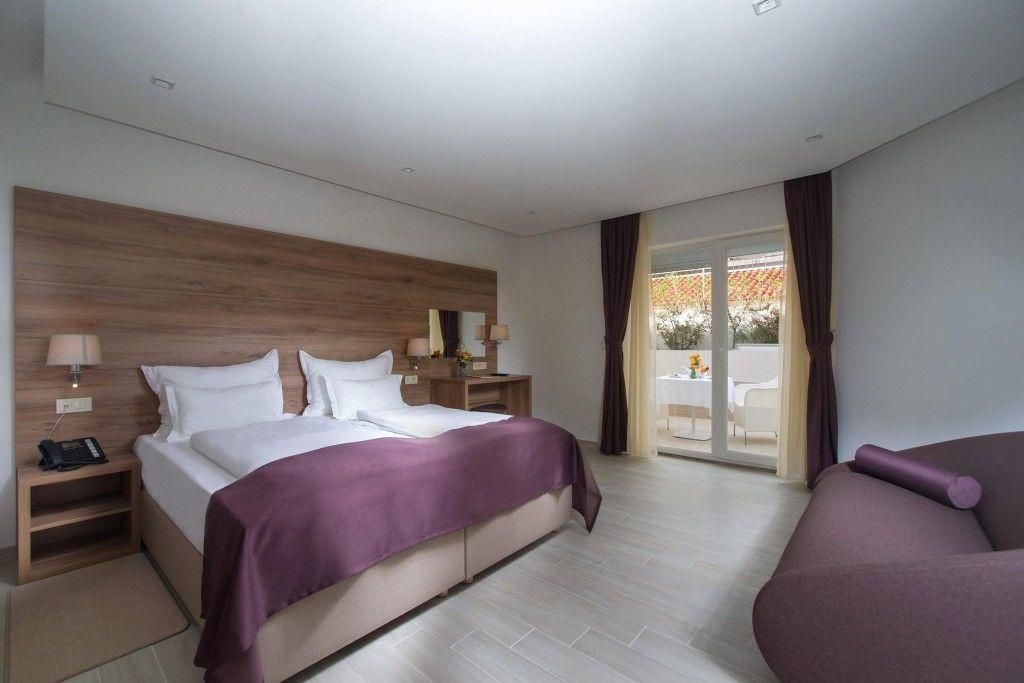 Double Room with Mountain View and Balcony