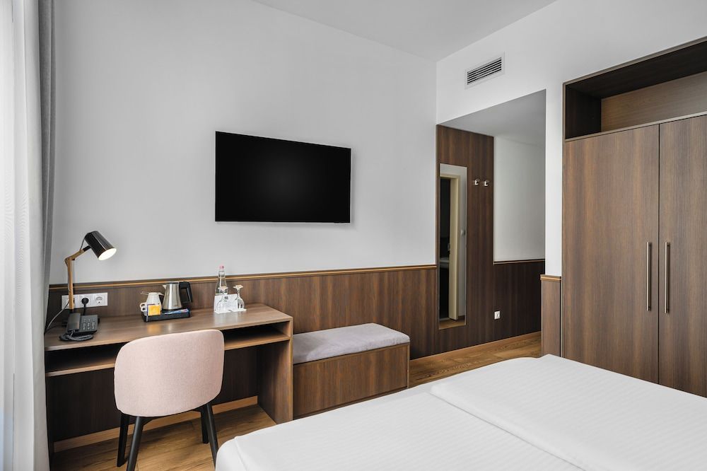 12 Revay Hotel Standard Double Room 6