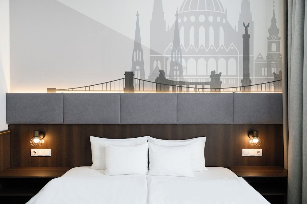 12 Revay Hotel Standard Double Room 2