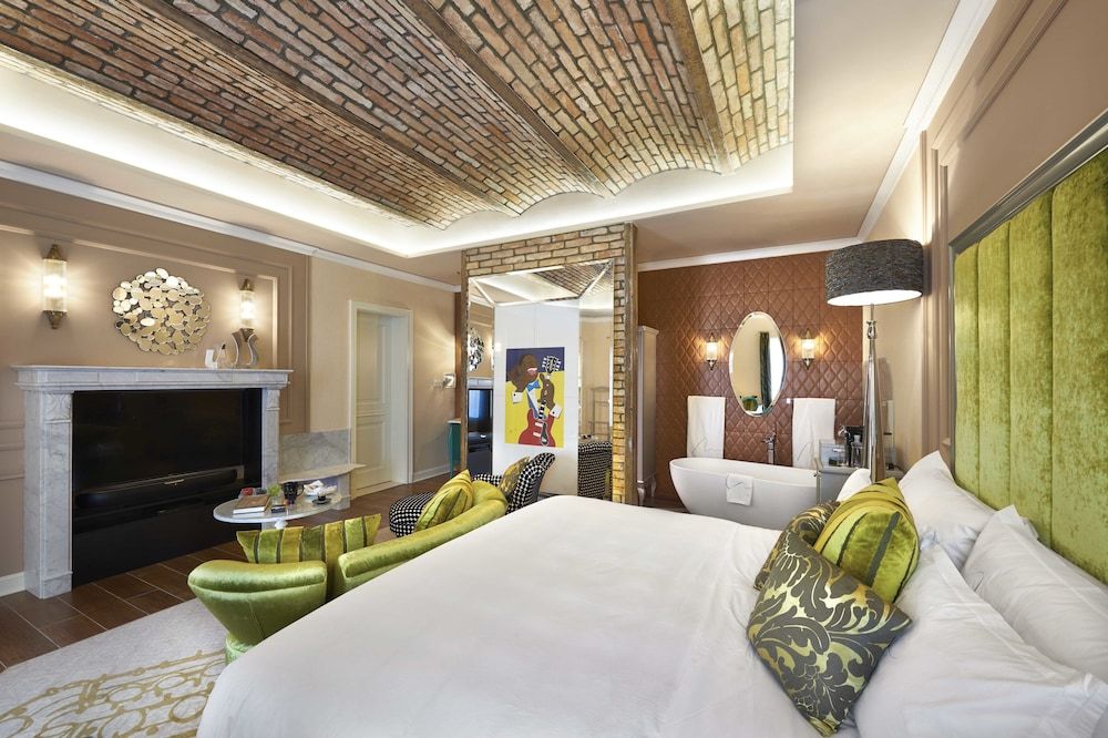 Room, 1 King Bed, Courtyard View (Aria)