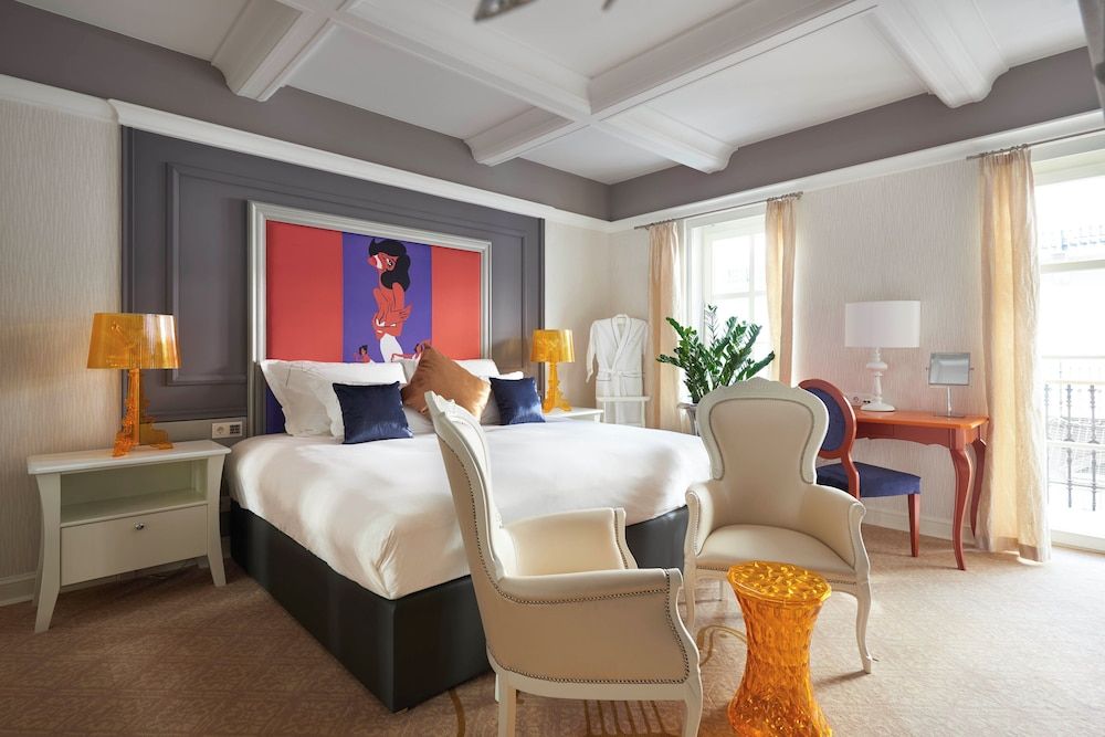 Aria Hotel Budapest by Library Hotel Collection Luxury Room with 1 King Bed 3