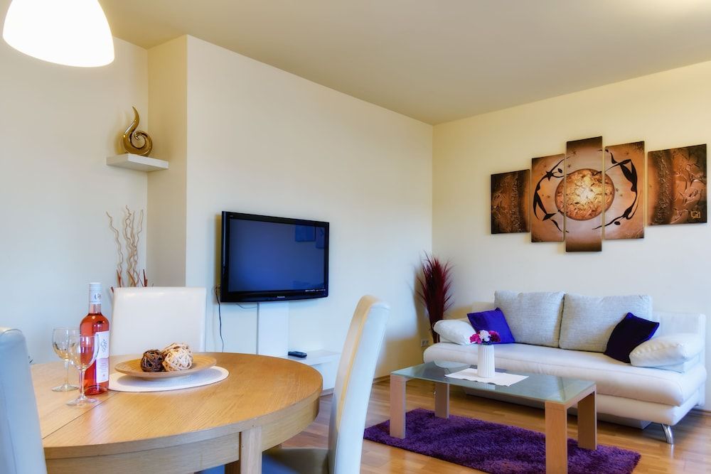 Trendy Deluxe Apartments One Bedroom Deluxe Apartment (1-4 adults) 7