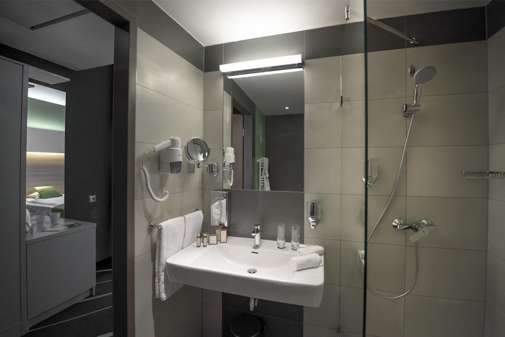 Best Western Plus Lakeside Hotel Standard Room, 2 Twin Beds (Quiet Location) 14