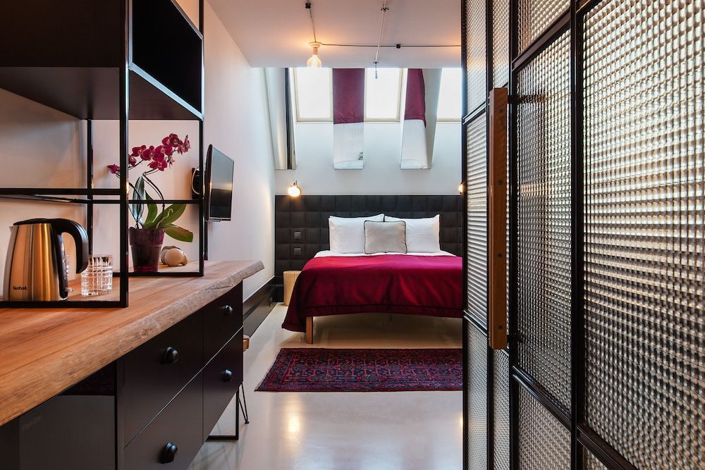 Hotel Rum Budapest Spiced Rum (Medium) 2