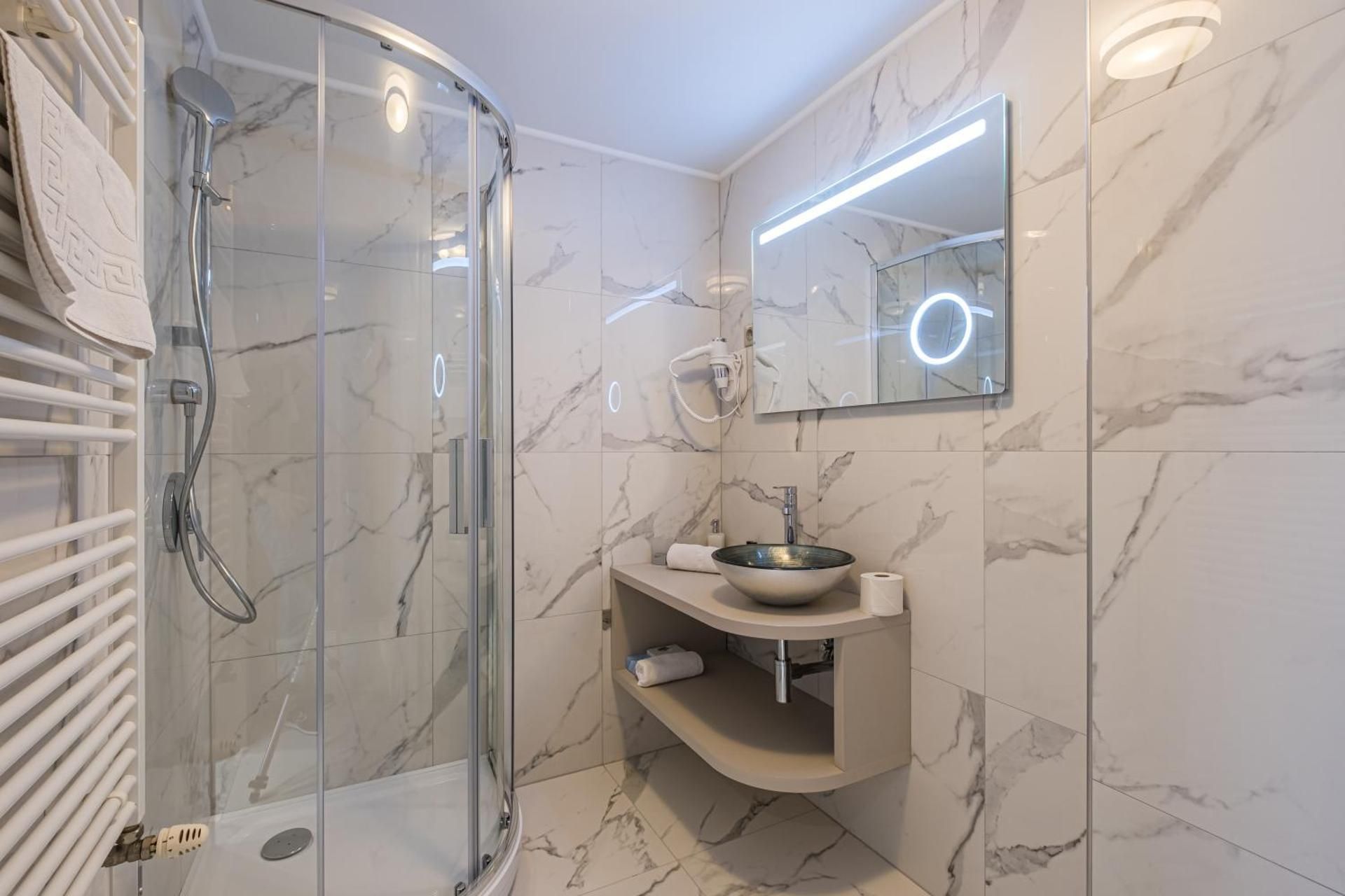 Panoramic Lake View Room