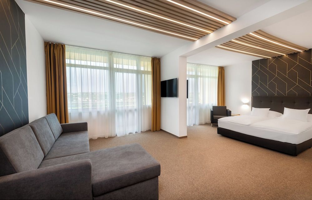 Basic Suite, Balcony