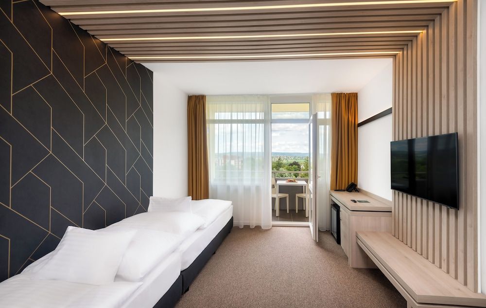 Hunguest Hotel Helios Family Apartment, Balcony 3