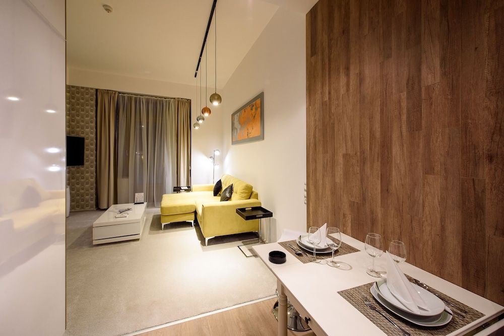 Karoly Corner Residences Deluxe Apartment, 1 King Bed, Non Smoking 13