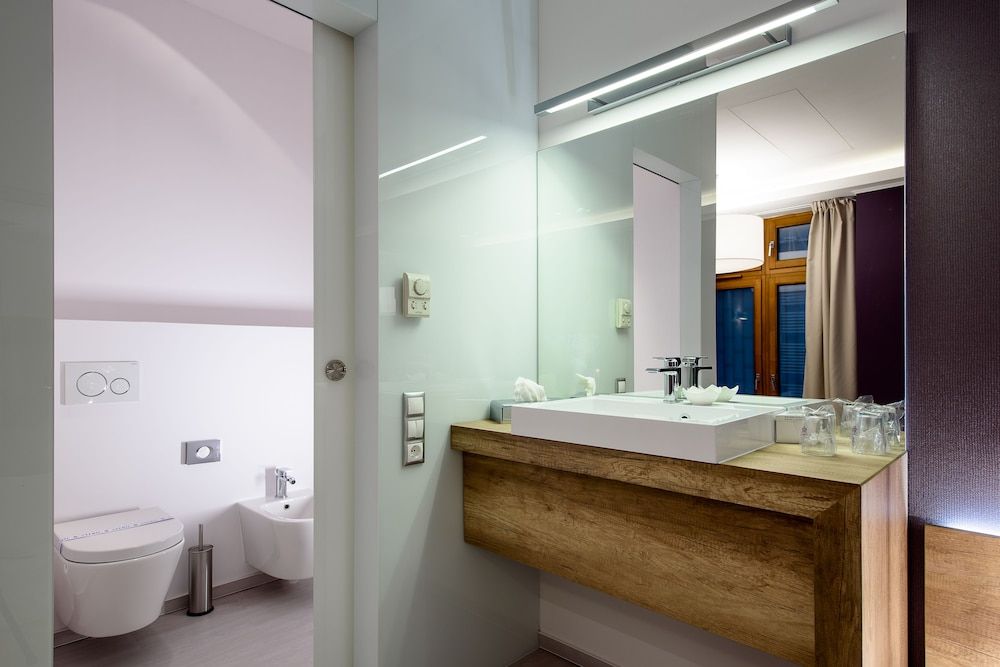 Karoly Corner Residences Deluxe Apartment, 1 King Bed, Non Smoking 17