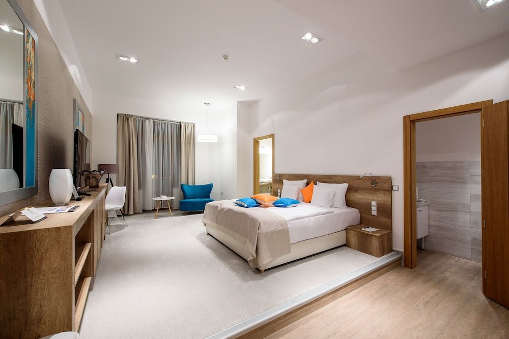 Karoly Corner Residences Executive Apartment, 1 King Bed, Non Smoking 2