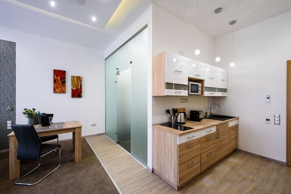 Karoly Corner Residences Executive Apartment, 1 King Bed, Non Smoking 20