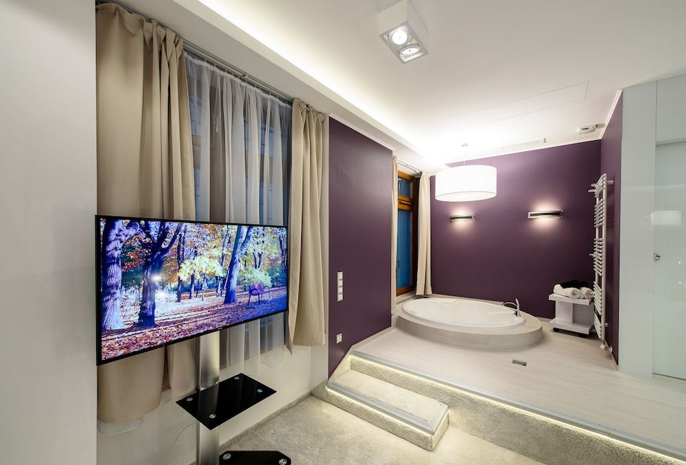 Karoly Corner Residences Deluxe Apartment, 1 King Bed, Non Smoking 26