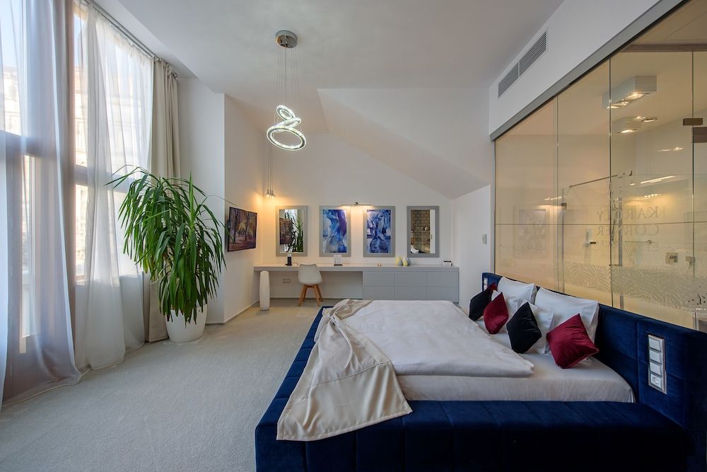 Karoly Corner Residences Deluxe Apartment, 1 King Bed, Non Smoking 7