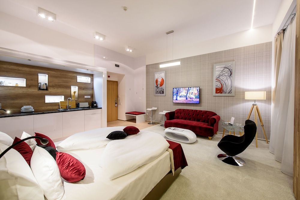 Karoly Corner Residences Deluxe Apartment, 1 King Bed, Non Smoking 14