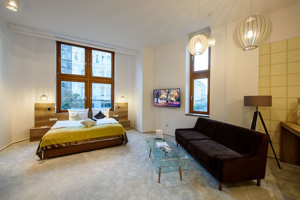 Karoly Corner Residences Deluxe Apartment, 1 King Bed, Non Smoking 24