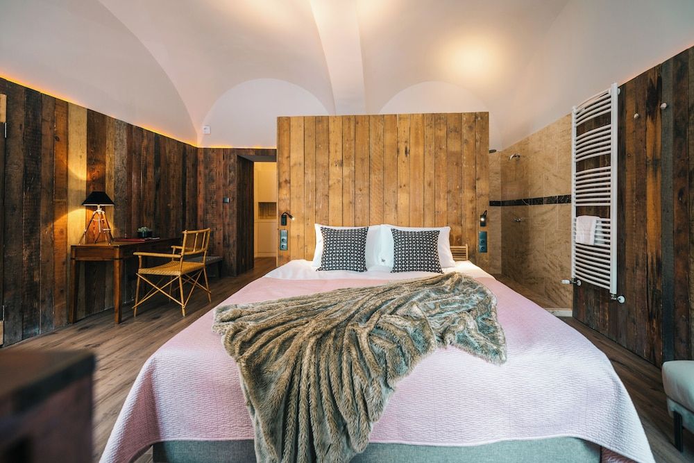 Romantic Studio Suite