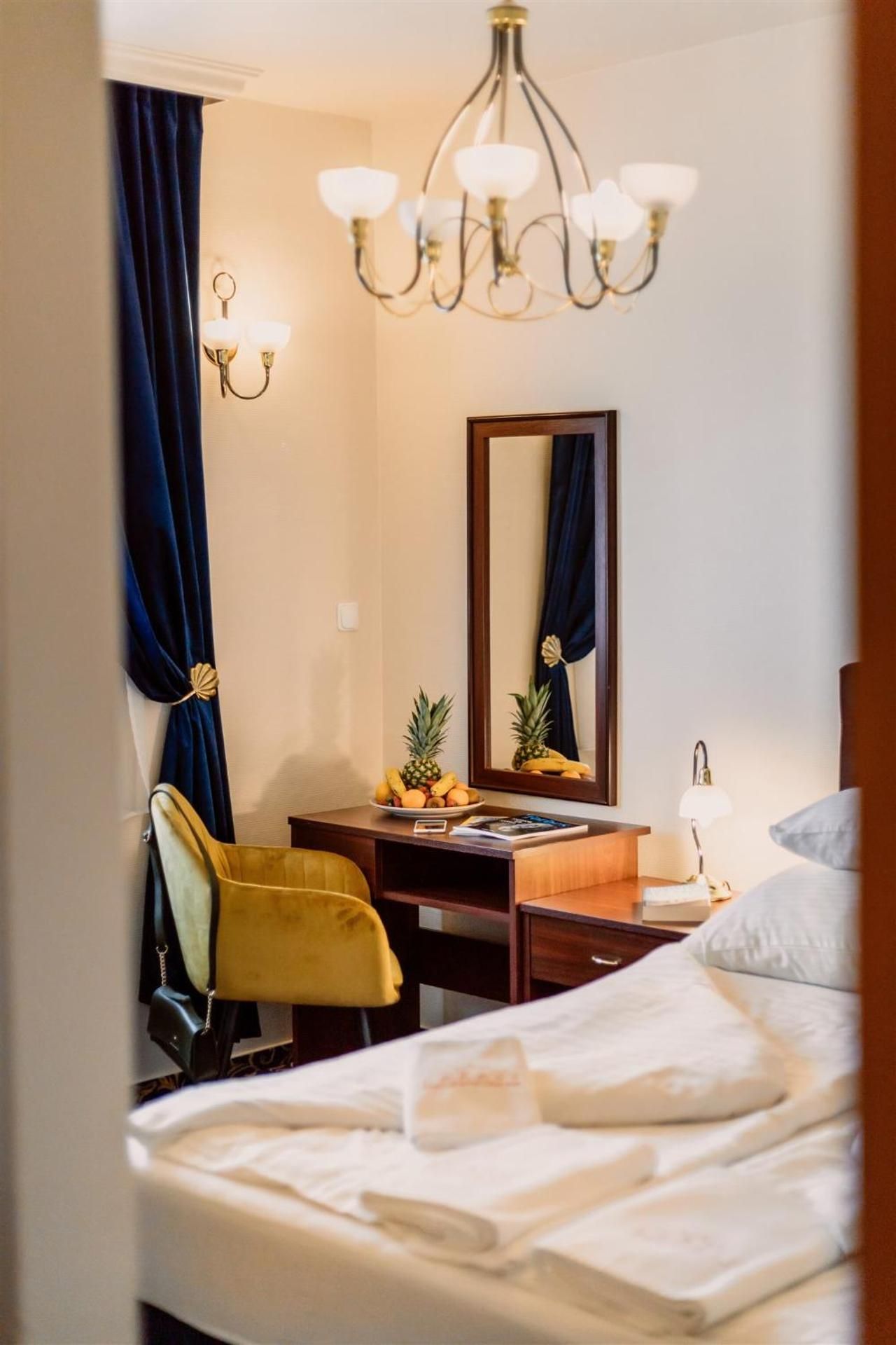 Korona Pension Restaurant Budget Single Room 2