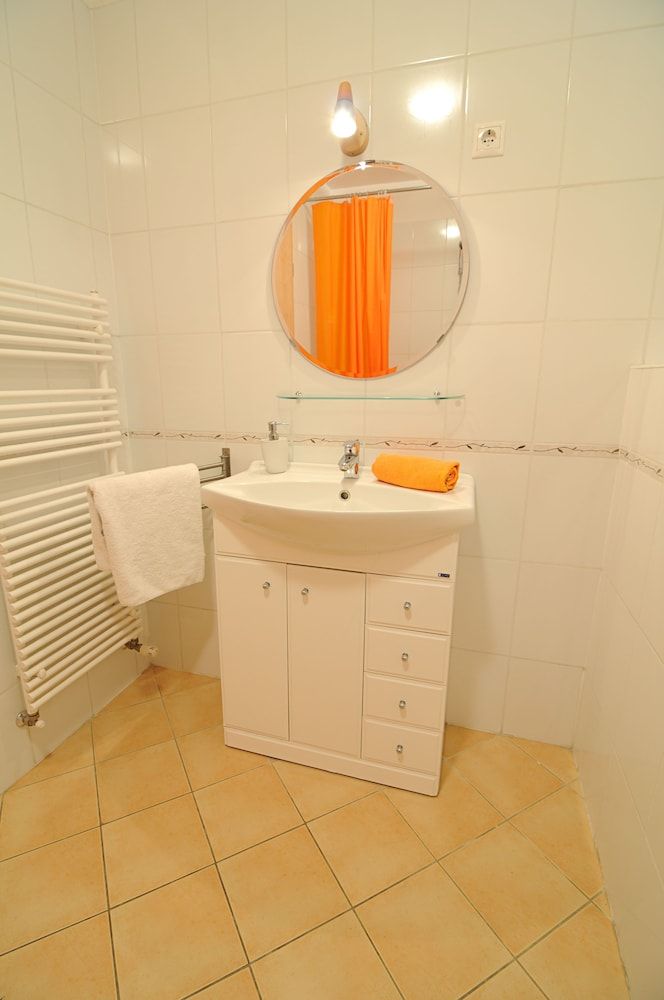 Comfort Apartments Deluxe Apartment, 2 Bedrooms (6 pers.) 3