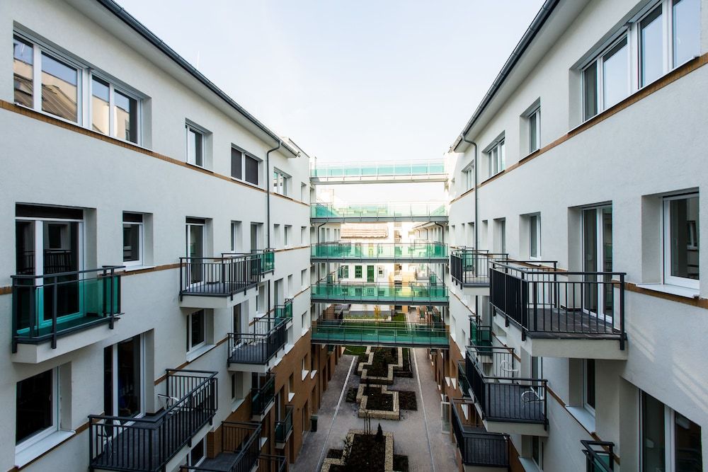 undefined Vagabond Corvin 4