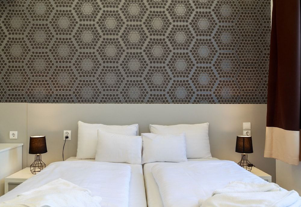 undefined Hotel Mika Downtown 9