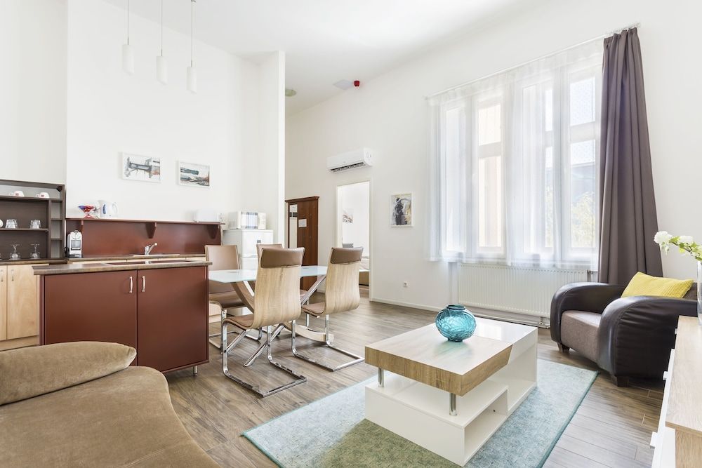 undefined Hotel Mika Downtown 3