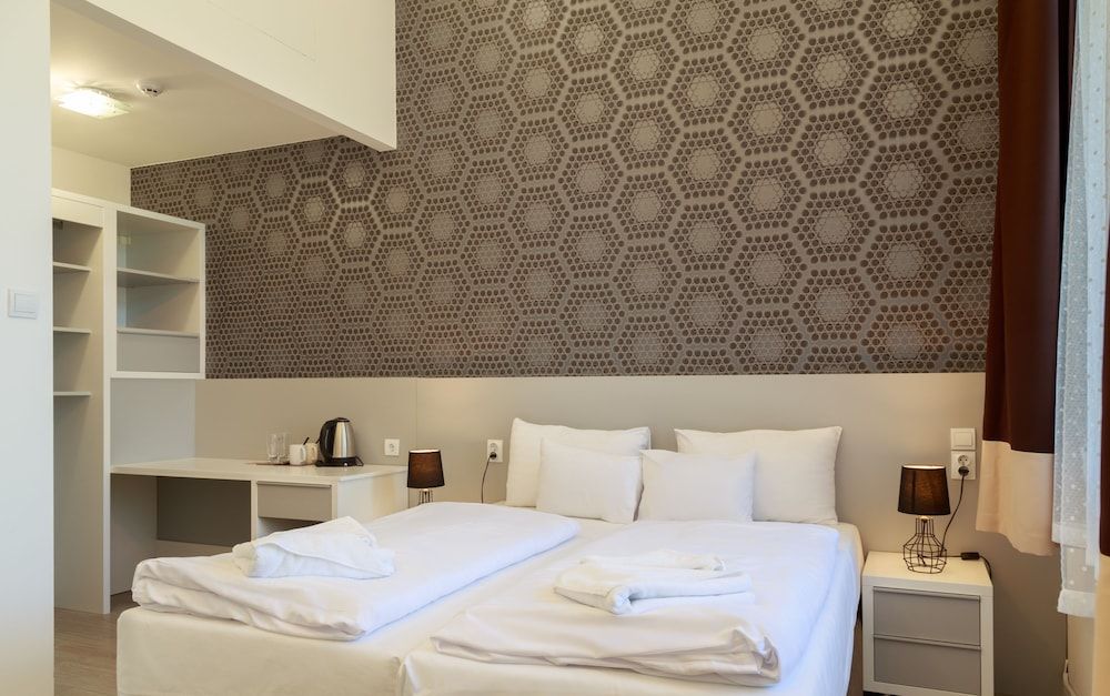 undefined Hotel Mika Downtown 8