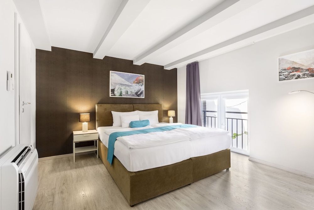 Hotel Mika Downtown Superior Suite 3